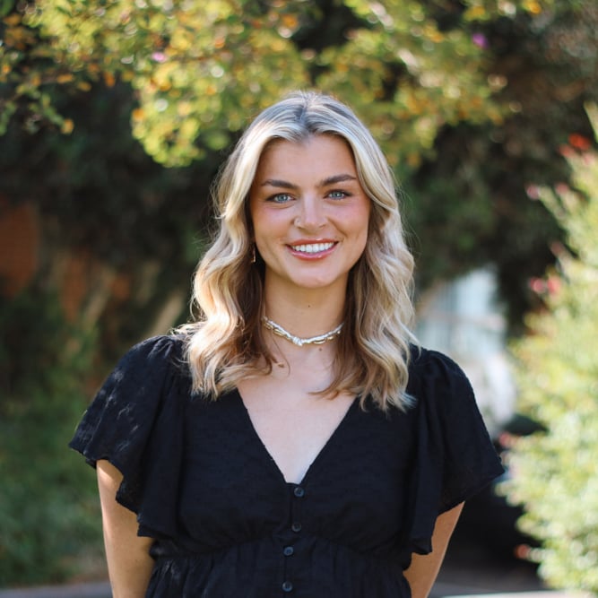 Savanna Hanson Headshot